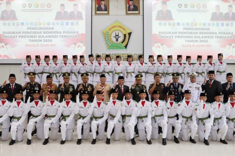 Foto bersama usai pengukuhan Anggota Paskibraka Sultra. ANTARA/HO-Pemprov Sultra