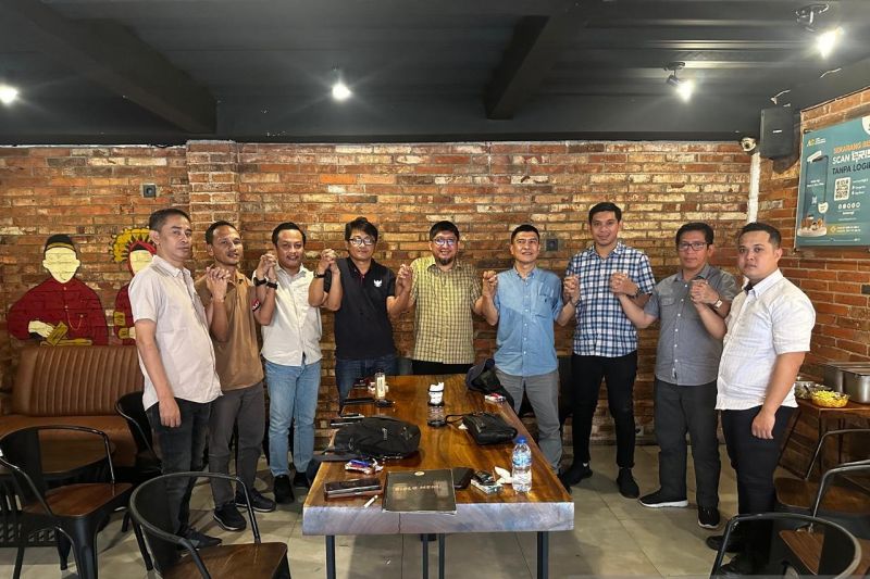 Sejumlah keluarga dekat Bahlil Lahadalia membentuk forum Bahlil Lahadalia untuk Nusantara (Balanusa) di Restoran Riolo, Jakarta Pusat, Kamis (15/8/2024) (ANTARA/Ho-Balanusa)