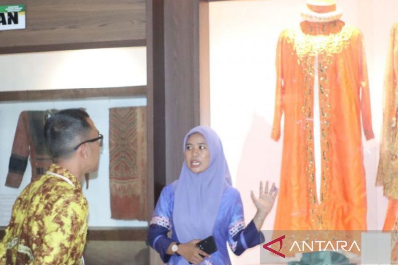 Pemprov Kalsel menggelar pameran temporer bertema "Kain Khas Nusantara" di Museum Lambung Mangkurat di Kota Banjarbaru, dibuka Kamis (15/8/2024) hingga 30 hari ke depan. (ANTARA/HO-Media Center Kalsel)