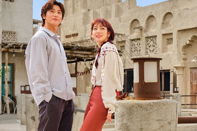 Aktor dan aktris asal Korea Selatan, Park Shin-hye serta Park Hyung-sik saat menjadi ikon kampanye global terbaru Kota Dubai. (ANTARA/HO-Dubai Tourism)