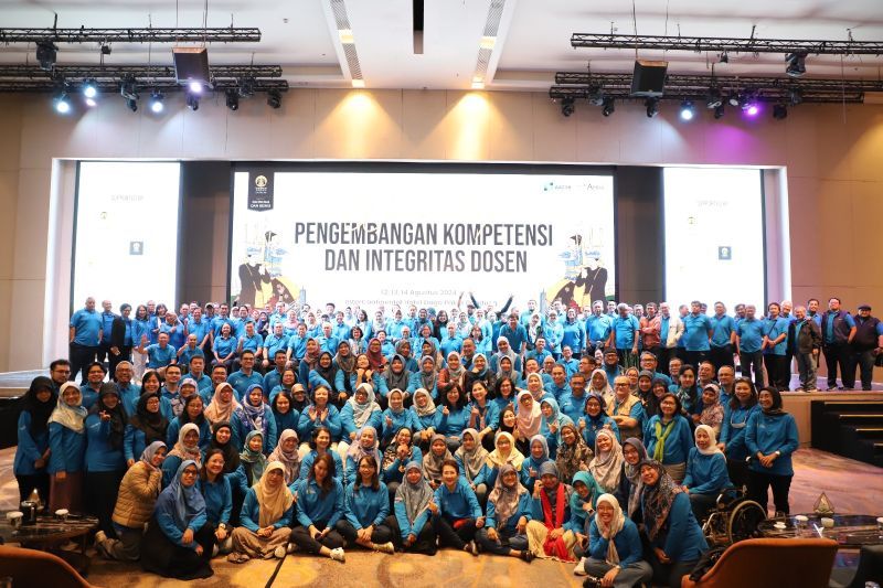 Lokakarya untuk para dosen tentang generative AI yang diselenggarakan oleh FEB UI di Jakarta pada Senin (12/8/2024). (ANTARA/HO-Universitas Indonesia)