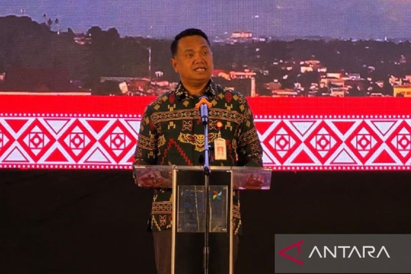 Kepala OJK Sulutgomalut Robert Sianipar, di Manado, Kamis (15/8/2024). ANTARA/Nancy L Tigauw.
