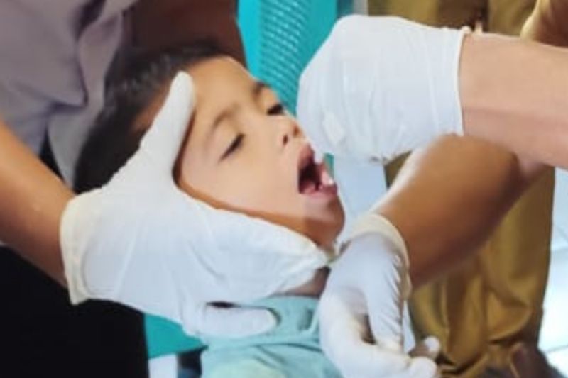 Ilustrasi - Anak NTT yang mendapatkan layanan imunisasi polio dalam Pekan Imunisasi Nasional (PIN) Polio. (ANTARA/Dokumentasi Pribadi)