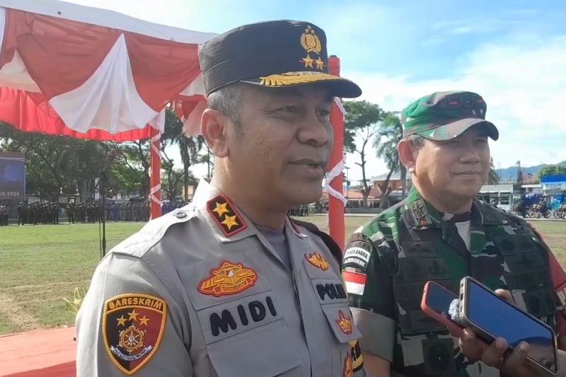 Kapolda Malut, Irjen Pol Midi Siswoko saat bersama Pangdam XV/Pattimura MAyjen TNI, Syafrial. ANTARA/Abdul Fatah (Abdul Fatah)