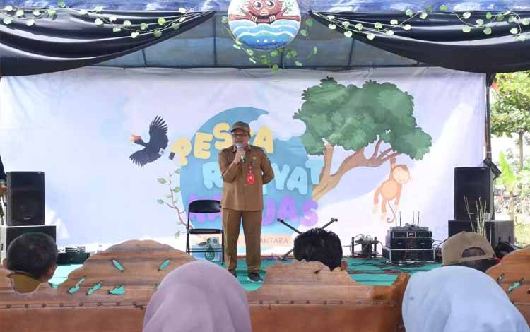 Staf Ahli Bupati Kapuas, Raison menghadiri Pestra Rakyat kolaborasi Mahasiswa KKN-PPM UGM dan warga desa bertempat di Desa Rawa Subur (C3), Kecamatan Kapuas Murung. (FOTO: IST)