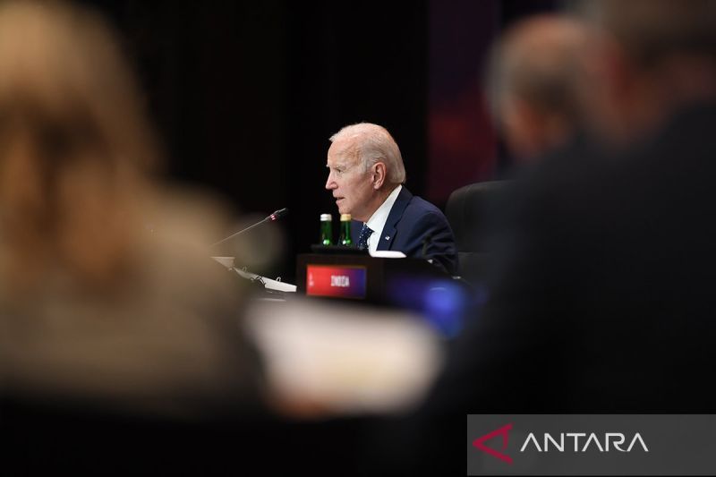 Arsip foto - Presiden Amerika Serikat Joe Biden menyampaikan pandangannya dalam sesi Partnership for Global Insfrastucture and Investment dalam rangkaian KTT G20 di Nusa Dua, Kabupaten Badung, Bali, Selasa (15/11/2022). ANTARA FOTO/Aditya Pradana Putra/nym/aa.