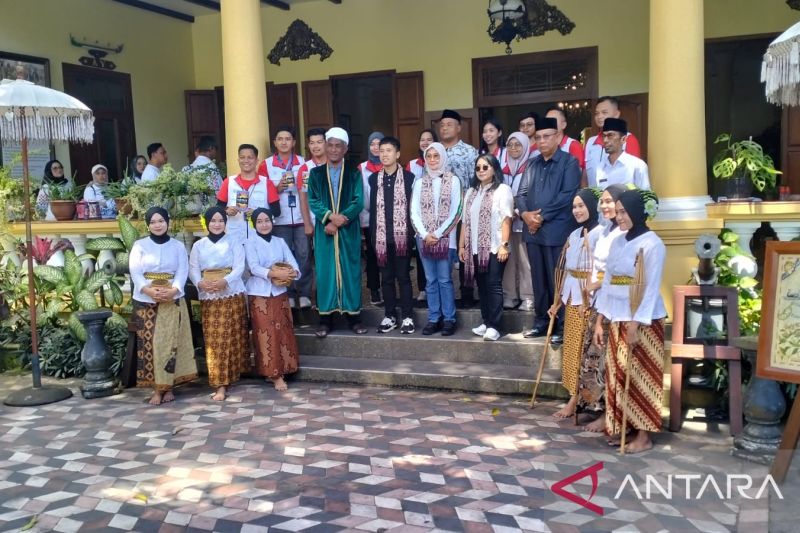 Tim bakti BUMN bersama jajaran direksi Perusahaan BUMN terkait (Antara/HO-Koordinator PIC)