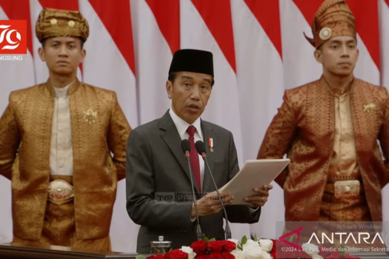 President Joko Widodo delivers the government's statements on the 2025 RAPBN and its financial notes during a plenary meeting of the House of Representatives (DPR) in Jakarta on Friday (August 16, 2024). ANTARA/Martha Herlinawati Simanjuntak