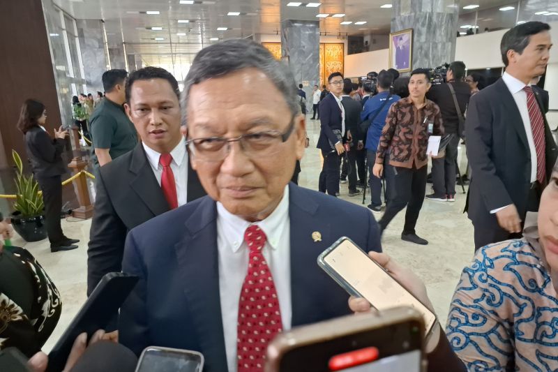 Menteri Energi dan Sumber Daya Mineral (ESDM) Arifin Tasrif saat ditemui usai Penyampaian RUU APBN Tahun Anggaran 2025 dan Nota Keuangan pada Sidang Paripurna DPR RI Tahun Sidang 2024-2025 di Gedung MPR/DPR/DPD Jakarta, Jumat (16/08/2024). (ANTARA/Muhammad Heriyanto)