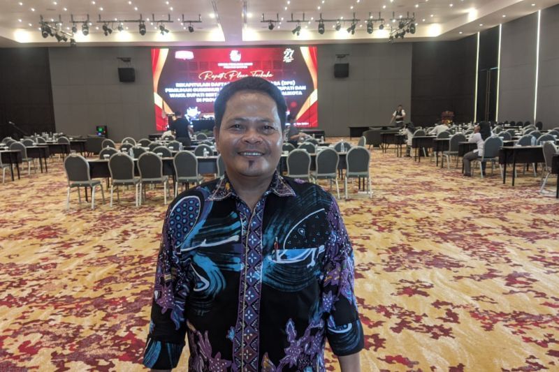 Ketua Divisi Data dan Informasi KPU Banten A Munawar, di Serang, Banten, Jumat (16/8/2024). (ANTARA/Desi Purnama Sari)
