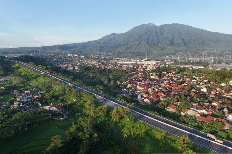 Panorama Jalan Tol Trans Jawa di bawah kelola PT Jasamarga Transjawa Tol. (ANTARA/Istimewa).