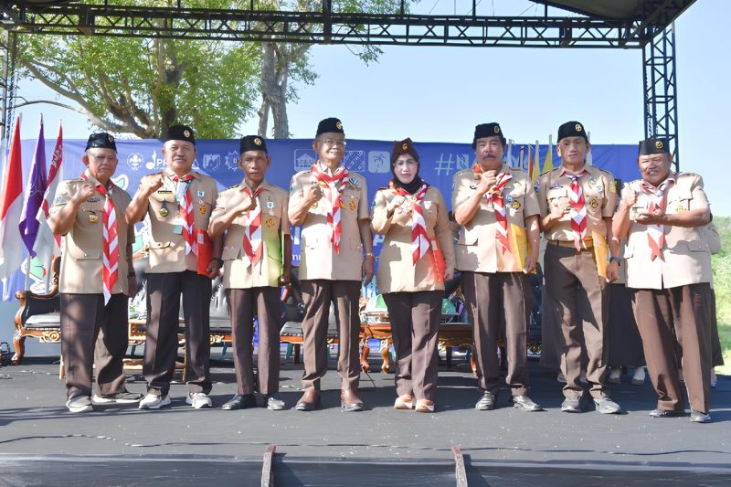 Gubernur Sulteng Rusdy Mastura (kelima kanan) menghadiri kegiatan PWD 2024 di Kabupaten Sigi, Jumat (16/8/2024). (ANTARA/HO-Humas Pemprov Sulteng)
