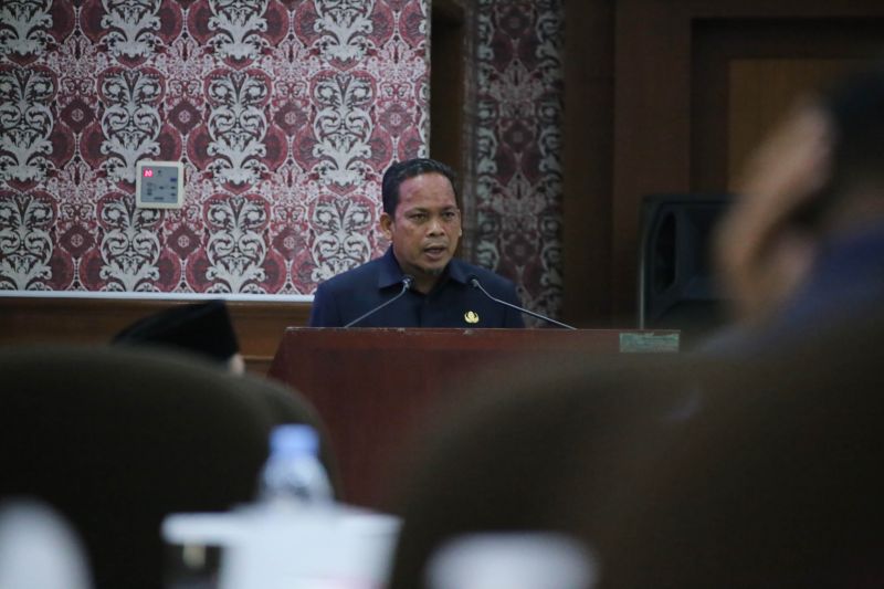 Penjabat Wali Kota Tangerang Nurdin saat memaparkan mengenai pendapatan daerah tahun 2025 yang ditarget sebesar Rp5,32 triliun dihadapan anggota DPRD Kota Tangerang. ANTARA/HO-Pemkot Tangerang