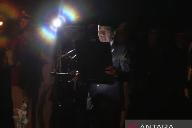 Tangkapan layar, Presiden Joko Widodo memimpin upacara apel kehormatan dan renungan suci do Taman Kusuma Bangsa, IKN, Sabtu (17/8/2024). ANTARA/Rangga Pandu