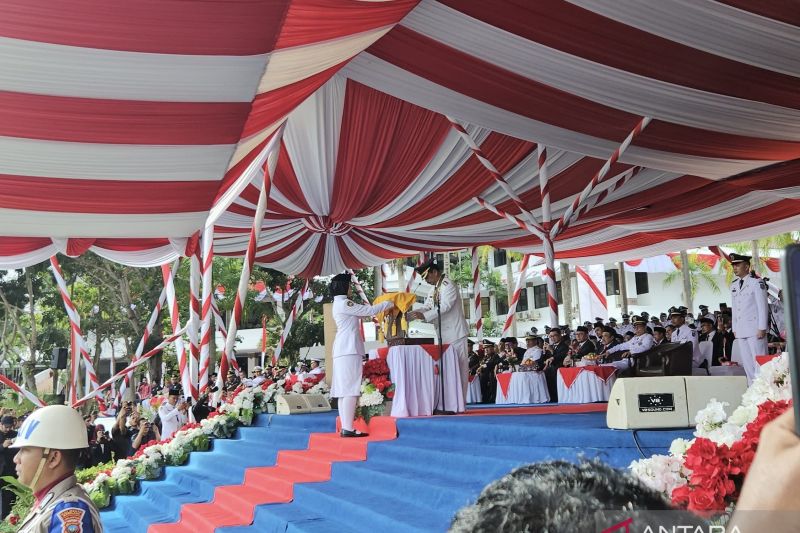 Pasukan Pengibar Bendera Pusaka (Paskibraka) Kota Batam melaksanakan tugas di Upacara Hari Ulang Tahun Kemerdekaan Indonesia. (ANTARA/Angie)