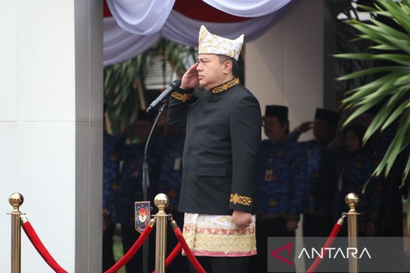 Plt. Sekjen Kemendagri Tomsi Tohir pimpin Upacara HUT Ke-79 RI di Gedung A Kantor Kemendagri, Jakarta, Sabtu (17/8/2024). ANTARA/HO-Puspen Kemendagri