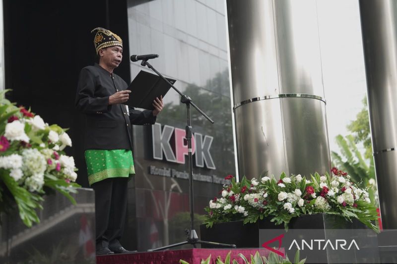 Ketua Komisi Pemberantasan Korupsi (KPK) Nawawi Pomolango pimpin upacara peringatan HUT Ke-79 Kemerdekaan Republik Indonesia di Gedung Merah Putih KPK, Jakarta Selatan, Sabtu (17/8/2024). ANTARA/HO-KPK