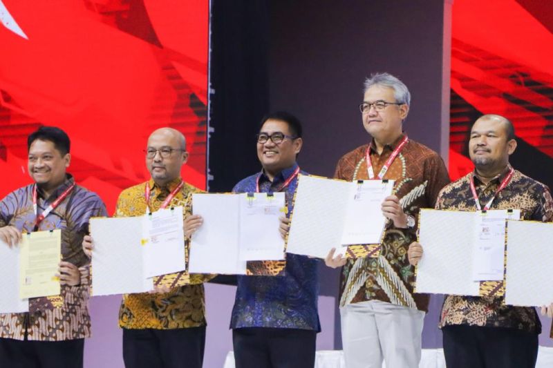 PT Pusri Palembang yang menandatangani dokumen Perjanjian Jual Beli Gas (PJBG) dengan PT Pertamina Hulu Energi Jambi Merang (PHE JM) untuk memperkuat kerjasama antara kedua perusahaan dalam sektor energi. (ANTARA/HO-Pusri)