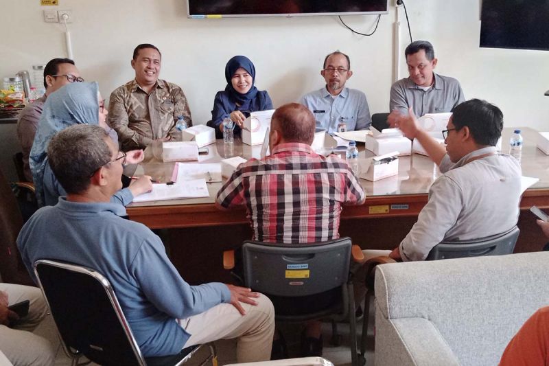 Kunjungan Tim KPU Kabupaten Cilacap didampingi petugas Dinas Kesehatan Kabupaten Cilacap di RSUD Prof Dr Margono Soekarjo, Purwokerto, Kabupaten Banyumas, Jawa Tengah, Jumat (16/8/2024), dalam rangka survei bakal tempat pemeriksaan kesehatan bagi pasangan calon bupati dan calon wakil bupati pada Pilkada Cilacap 2024. ANTARA/HO-KPU Cilacap