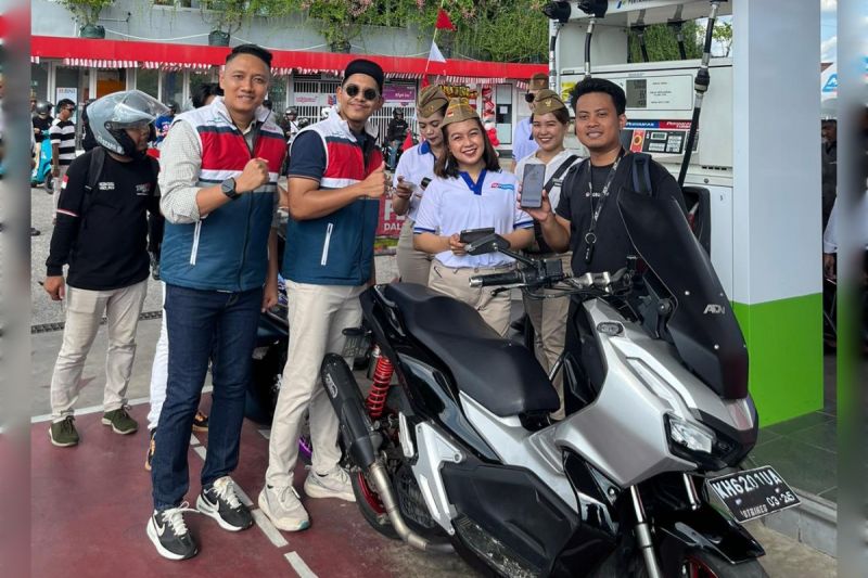 Pertamina melaksanakan kegiatan sapa pelanggan di SPBU wilayah Kalimantan Tengah, (17/8/2024). (ANTARA/HO-Pertamina)