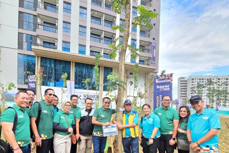 PT Bank Negara Indonesia (Persero) Tbk atau BNI menanam benih pohon jenis Kecrutan dan Tabebuya Pink di Ibu Kota Nusantara (IKN) guna mendukung penghijauan di wilayah tersebut. (ANTARA/HO-BNI)