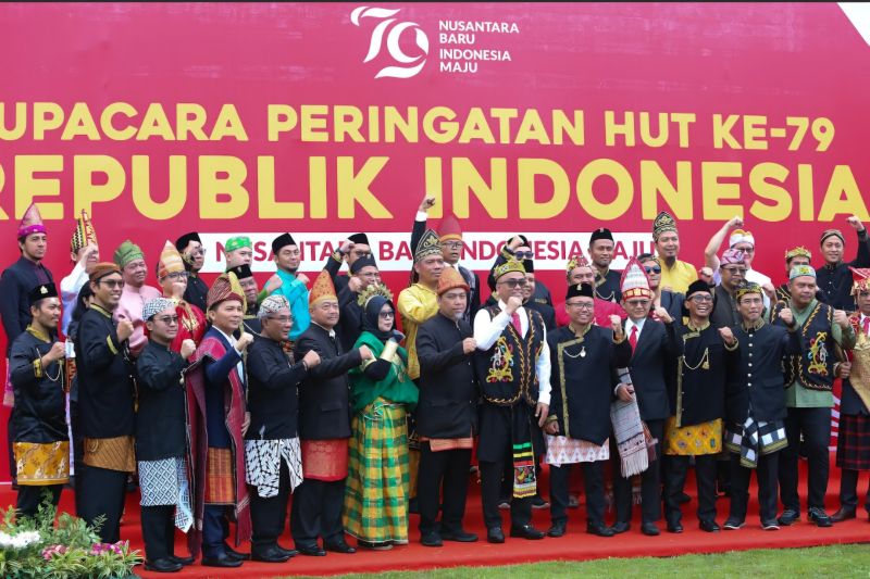 Direksi Kilang Pertamina Internasional (KPI) hadir di semua unit operasi kilang untuk melaksanakan upacara mulai dari lokasi paling Barat, yakni Kilang Dumai hingga paling Timur, yaitu Kilang Kasim berdasarkan rilis yang disiarkan di Jakarta pada Senin (19/8/2024). (ANTARA/HO-Kilang Pertamina Internasional)