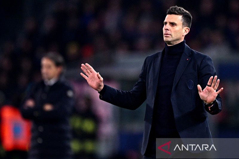Arsip -,Pelatih Bologna Thiago Motta saat pertandingan sepak bola Serie A Italia antara Bologna dan Inter Milan di stadion Renato-Dall'Ara, Bologna, Sabtu (9/3/2024). ANTARA/AFP/Gabriel Bouys/am.