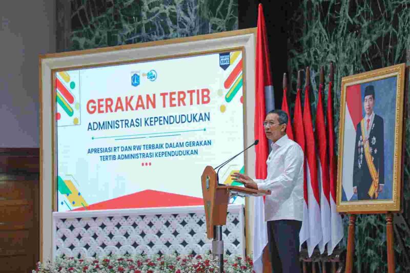 Penjabat Gubernur Heru Budi Hartono saat membuka Penilaian Rukun Tetangga (RT) dan Rukun Warga (RW) Terbaik Tingkat Provinsi dalam Gerakan Tertib Administrasi Kependudukan di Provinsi DKI Jakarta Tahun 2024 di Balai Agung, Jakarta Pusat, Selasa (20/8/2024). ANTARA/HO-Pemprov DKI Jakarta