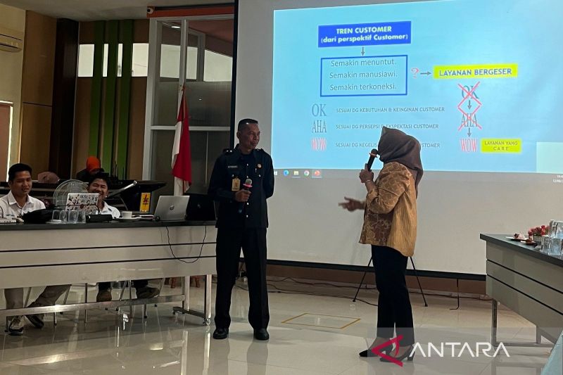 PLN UP3 Payakumbuh pelajari kiat pelayanan tatap muka dengan pelanggan pada BNI. (ANTARA/HO-PLN)