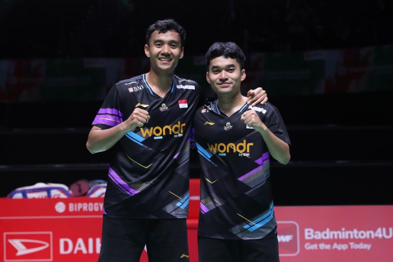 Ganda putra Indonesia Leo Rolly Carnando/Bagas Maulana berpose usai memenangi pertandingan babak pertama Japan Open melawan wakil Indonesia lainnya Hendra Setiawan/Mohammad Ahsan di Yokohama Arena, Yokohama, Jepang, Selasa (20/8/2024). (ANTARA/HO-PBSI)