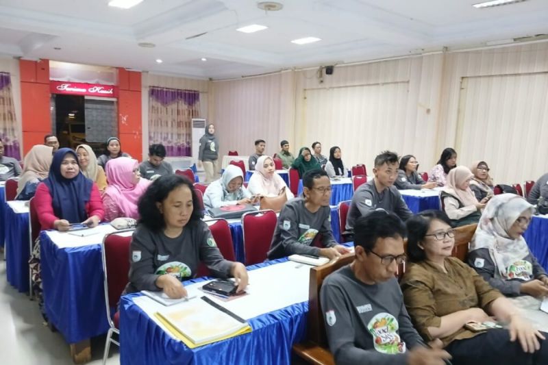 Para pelaku usaha yang mengikuti sosialisasi regulasi teknis keamanan pangan yang digelar Dinas Ketahanan Pangan Provinsi Sulbar. ANTARA/HO-Dinas Ketahanan Pangan Sulbar