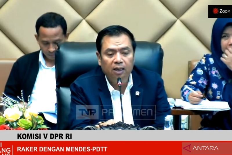 Tangkapan layar - Ketua Komisi V DPR RI Lasarus dalam Rapat Kerja dengan Menteri Desa PDTT Abdul Halim Iskandar atau akrab disapa Gus Halim di Kompleks Parlemen, Jakarta, Rabu (21/8/2024). ANTARA/Tri Meilani Ameliya
