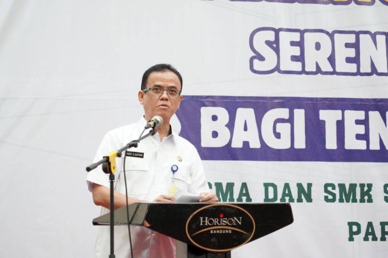 Asisten Pemerintahan dan Kesejahteraan Rakyat Kota Bandung, Asep Saeful Gufron saat memberikan keterangan di Kota Bandung, Jawa Barat, Rabu (21/8/2024). (ANTARA/HO-Pemkot Bandung)