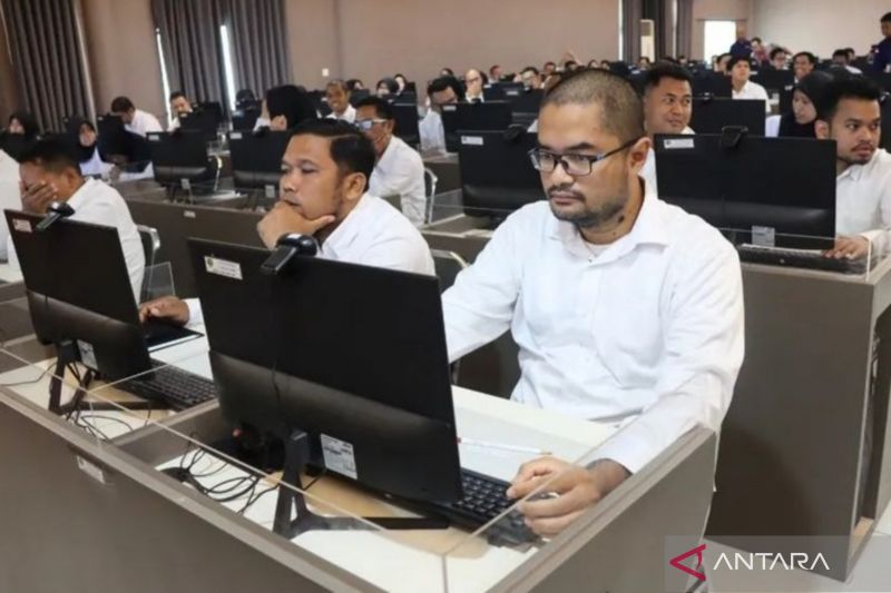 BKD Kaltim saat melakukan simulasi computer assisted test (CAT) ASN bagi pegawai non-ASN lingkungan Pemprov Kaltim. ANTARA/HO-BKD Kaltim.