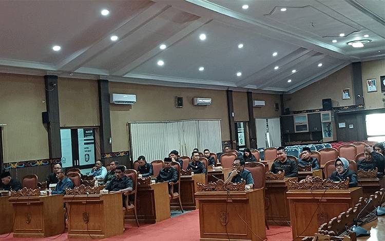 Rapat paripurna internal pembentukan fraksi DPRD Kotawaringin Timur, Rabu, 21 Agustus 2024. (FOTO: DEWIP)
