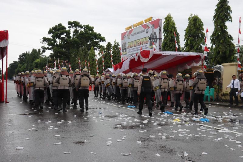 Simulasi Sistem Pengamanan Kota (Sispamkota) pengamanan Pilkada 2024 dilakukan oleh Polres Pasaman Barat, Selasa (20/8/2024). ANTARA/Altas Maulana.