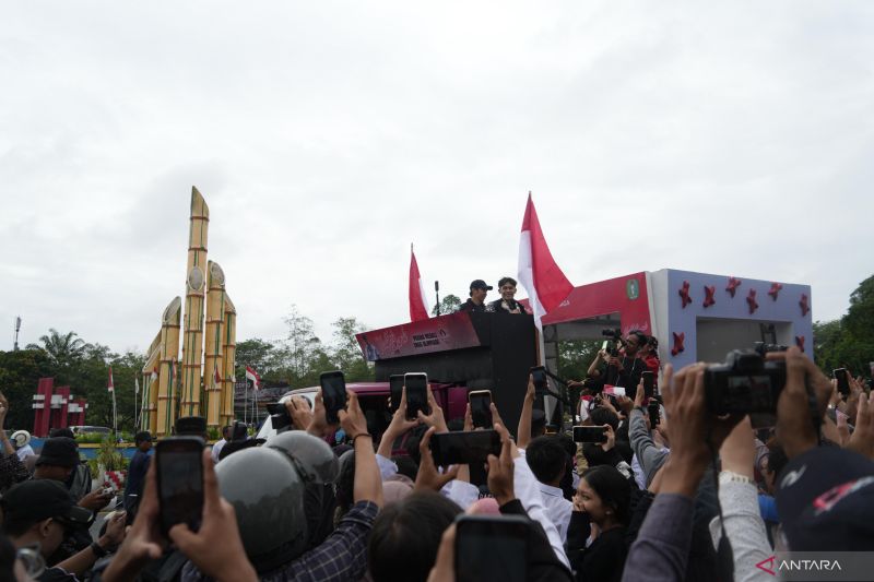 Masyarakat Pontianak dan Kabupaten Kubu Raya antusias menyambut kedatangan Veddriq Leonardo (ANTARA/Rendra Oxtora)