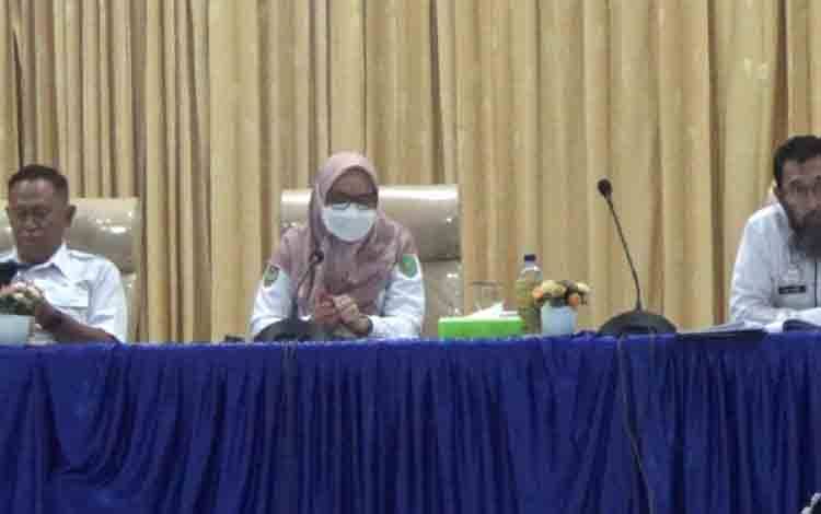 Pelaksanaan rapat evaluasi usulan PPTPKH di aula Bappeda Sukamara, Rabu, 21 Agustus 2024. (FOTO: NORHASANAH)