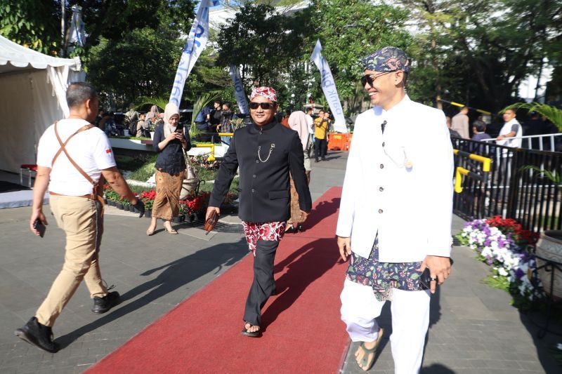 Arsip - Ketua Komisi I DPRD Provinsi Jawa Barat Bedi Budiman mendatangi perayaan HUT ke-79 Provinsi Jawa Barat (19/8/2024). ANTARA/HO DPRD Jabar.