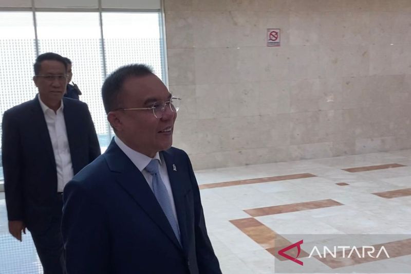 House of Representatives' (DPR) Deputy Speaker Sufmi Dasco Ahmad at the Parliament Complex in Jakarta, Thursday (August 22, 2024). ANTARA/Walda Marison/nbl.
