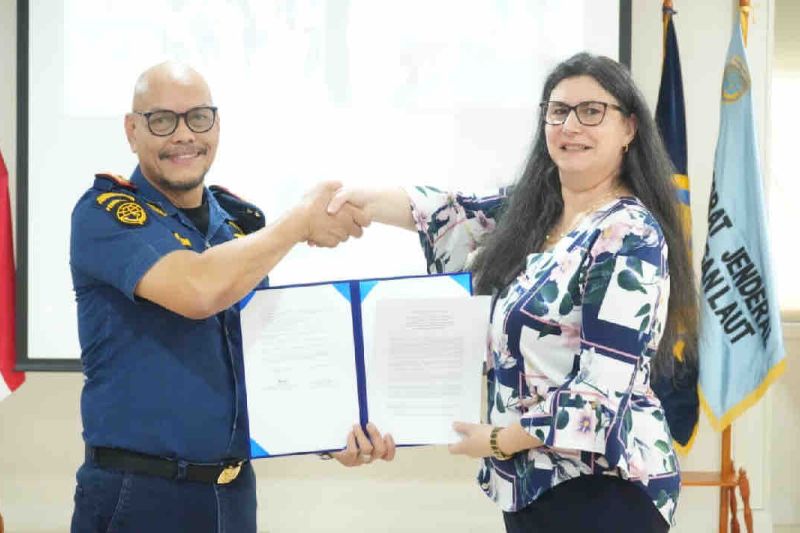 The signing of the memorandum of understanding (MoU) and Standard Operating Procedure (SOP) between Indonesia and Australia on the prevention of marine pollution in Jakarta, Wednesday, August 21, 2024. (ANTARA/HO-Transportation Ministry/rst)