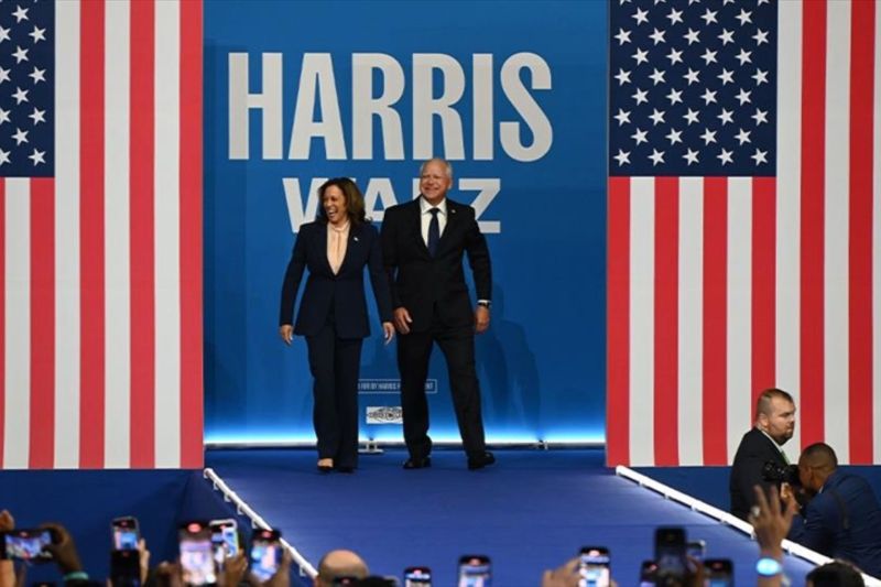 Wakil Presiden AS dan calon presiden dari Partai Demokrat, Kamala Harris, memilih Gubernur Minnesota Tim Walz sebagai pasangan calon wakil presiden/HO-Anadolu/www.aa.com.tr