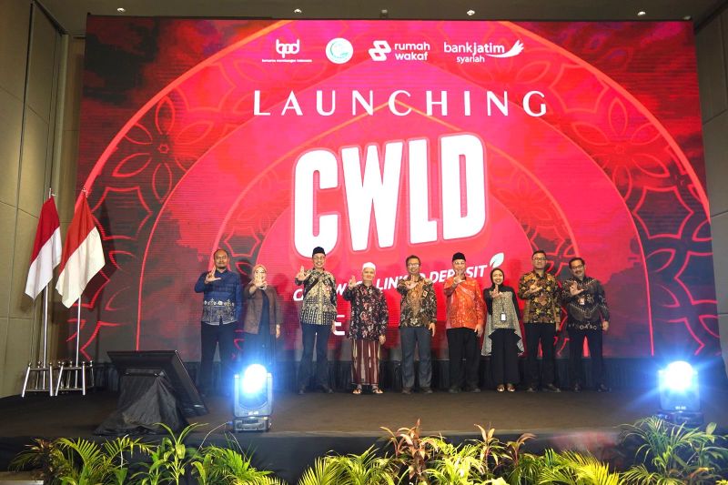 Unit Usaha Syariah (UUS) Bank Jatim meluncurkan Cash Waqf Linked Deposit (CWLD) di Surabaya, Jawa Timur, Rabu (21/8/2024). (ANTARA/HO-Bank Jatim)