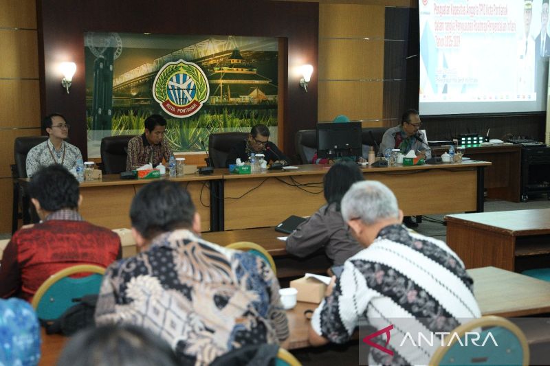 Penjabat Wali Kota Pontianak Ani Sofian membuka Capacity Building bagi anggota TPID Kota Pontianak. (ANTARA/Dedi)