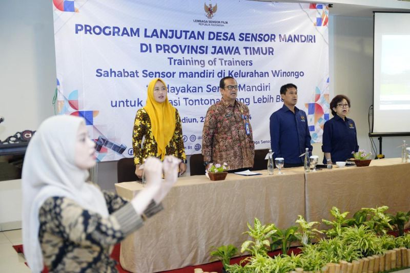 Kegiatan percontohan pelaksanaan program lanjutan Desa Sensor Mandiri yang digagas oleh Lembaga Sensor Film (LSF) RI untuk Kelurahan Winongo di Kota Madiun, Jatim, Kamis (22/8/2024). ANTARA/HO-Diskominfo Kota Madiun
