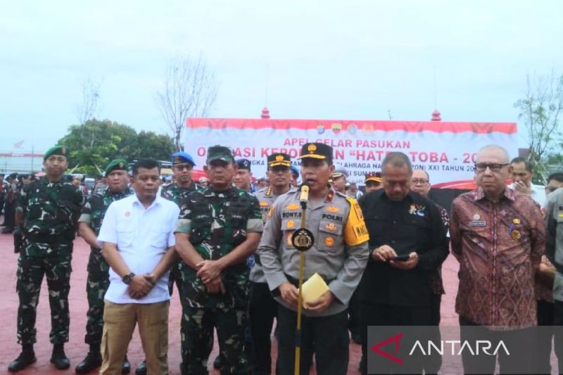 Wakil Kepala Polda Sumut Brigjen Pol Rony Samtana memberikan keterangan terkait pengamanan PON XXI, di Medan, Sumatera Utara, Jumat (23/8/2024). (ANTARA/ M. Sahbainy Nasution)