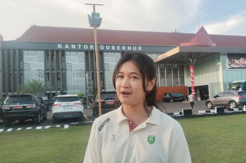 Atlet Basket putri Sumsel Via saat diwawancarai di Palembang, Sabtu (24/8/2024). (ANTARA/ M Imam Pramana)