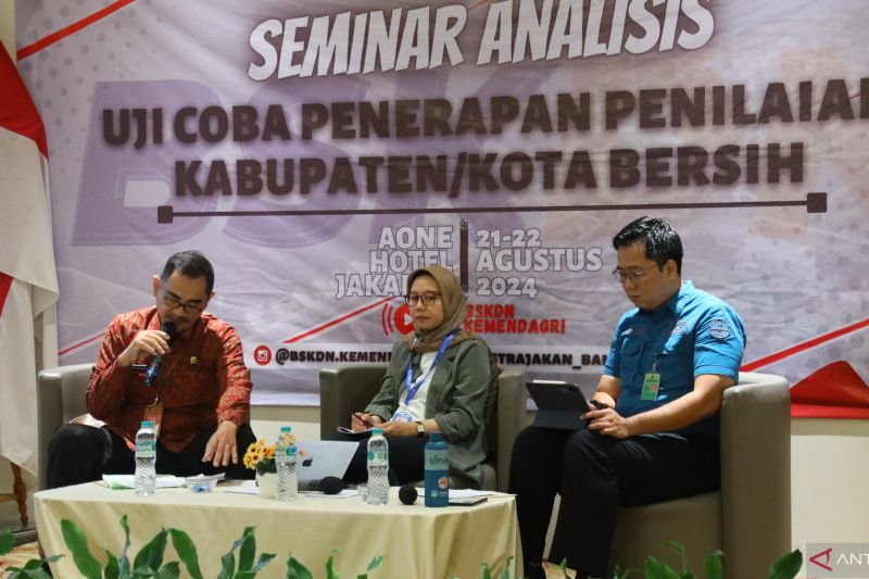 Statistisi Ahli Pertama BSKDN Kemendagri Adi Nugraha dalam Seminar Analisis Uji Coba Penerapan Penilaian Kabupaten/Kota Bersih di Jakarta, Kamis (22/8/2024). ANTARA/HO-Puspen Kemendagri