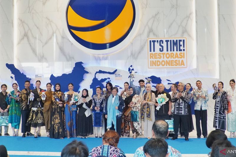 Partai NasDem menggelar peragaan busana bertajuk Nusantara yang menghadirkan desainer ternama Tanah Air di lobi NasDem Tower, Jakarta, Sabtu (24/08/2024). Peragaan busana tersebut untuk menyambut Kongres III Partai NasDem 25-27 Agustus 2024. (HO-Partai NasDem)