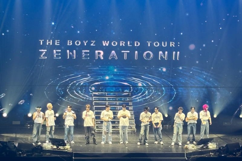 Grup idola THE BOYZ saat tampil dalam konser "ZENERATION II THE BOYZ WORLD TOUR IN JAKARTA" di Tennis Indoor Senayan, Jakarta Pusat, Sabtu (24/8/2024). (ANTARA/Vinny Shoffa Salma)